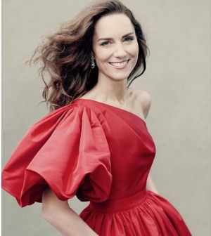 Diana hercegnő előtt tisztelgett új fotóin Kate Middleton