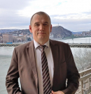 Ingyen osztogatja részvényeit a startupper