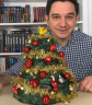 Púrhabból fújt karácsonyfát a Comedy Central humoristája