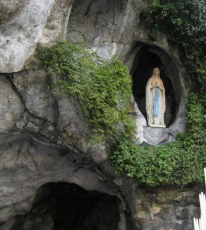 Két év után újranyílik a lourdes-i barlangkápolna