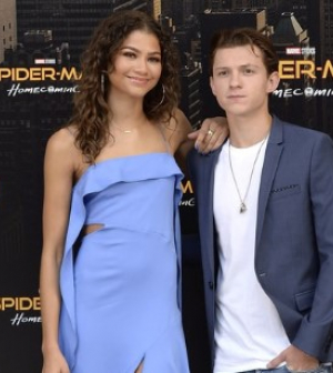 Tom Holland a szerelméről: "Megfosztottak minket a magánéletünktől"