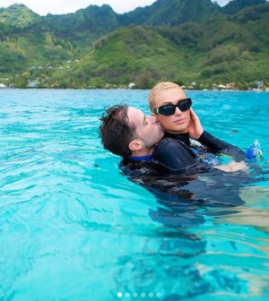 Világkörüli nászutat tervez Paris Hilton
